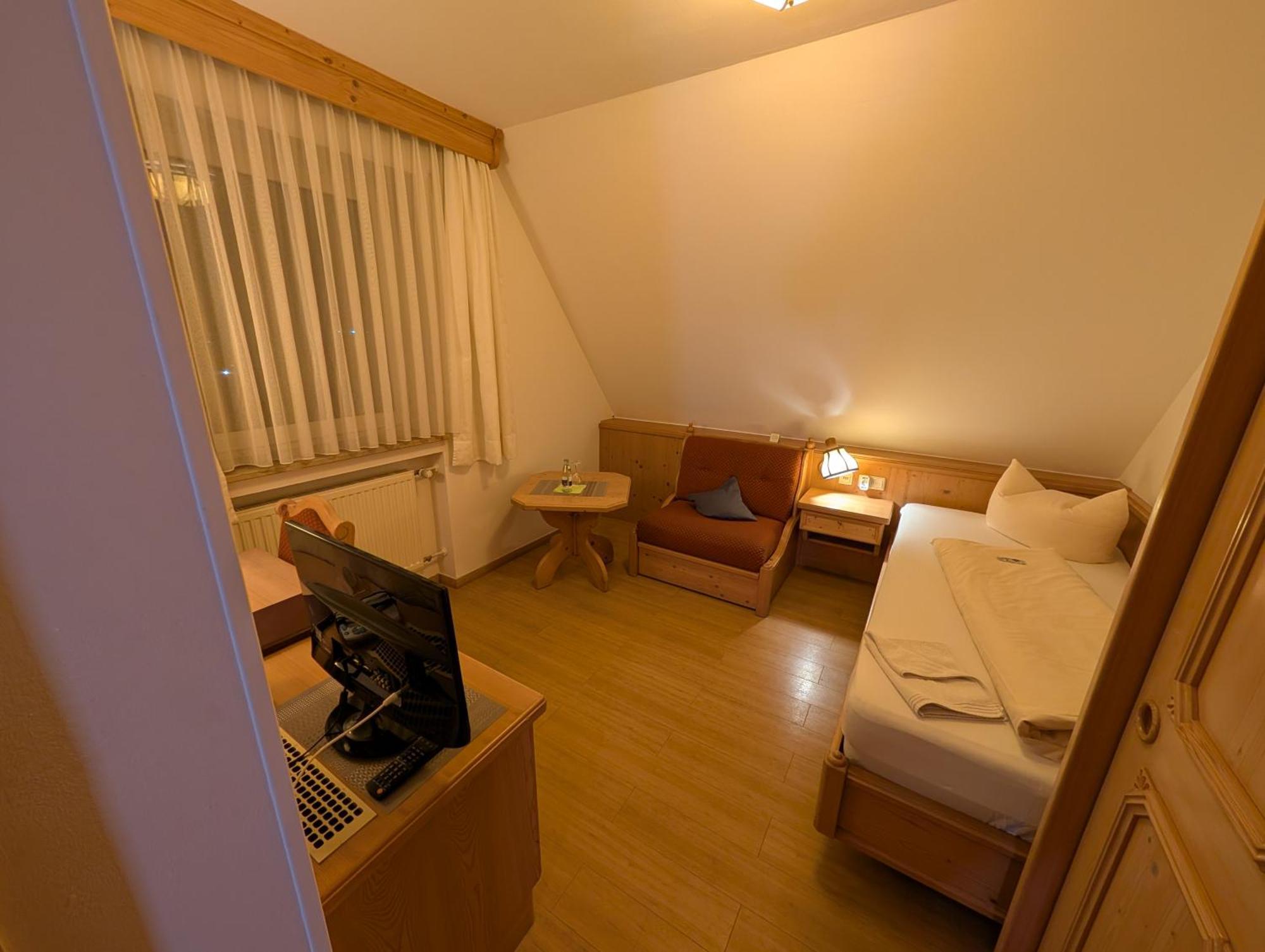 Hotel-Gasthof Zur Rose Weißenhorn Habitación foto